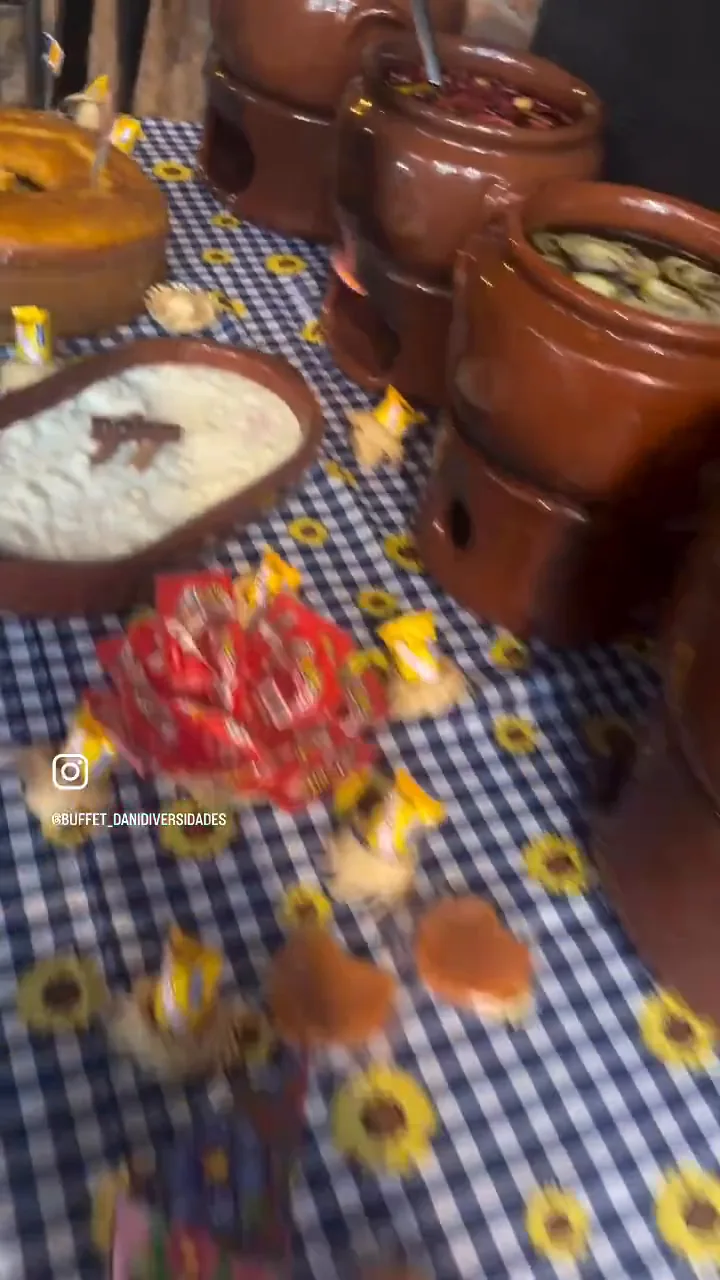Da churrasqueira acesa à mesa de chita